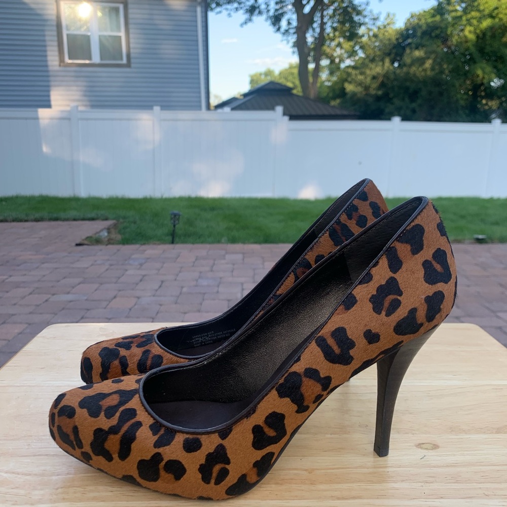 Brand New Banana Republic size 8 leopard pumps